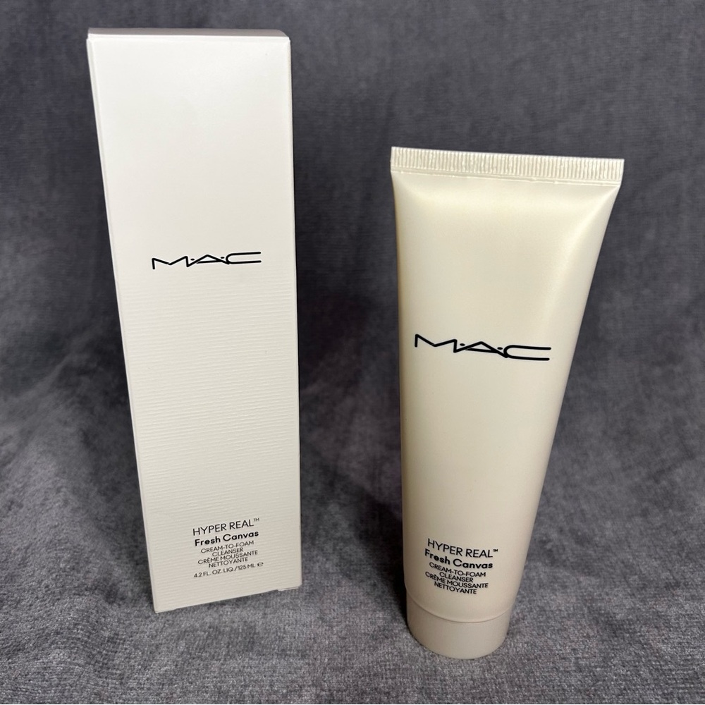 4.2 oz MAC Hyper‎ Real Fresh Canvas Cream to Foam Cleanser
